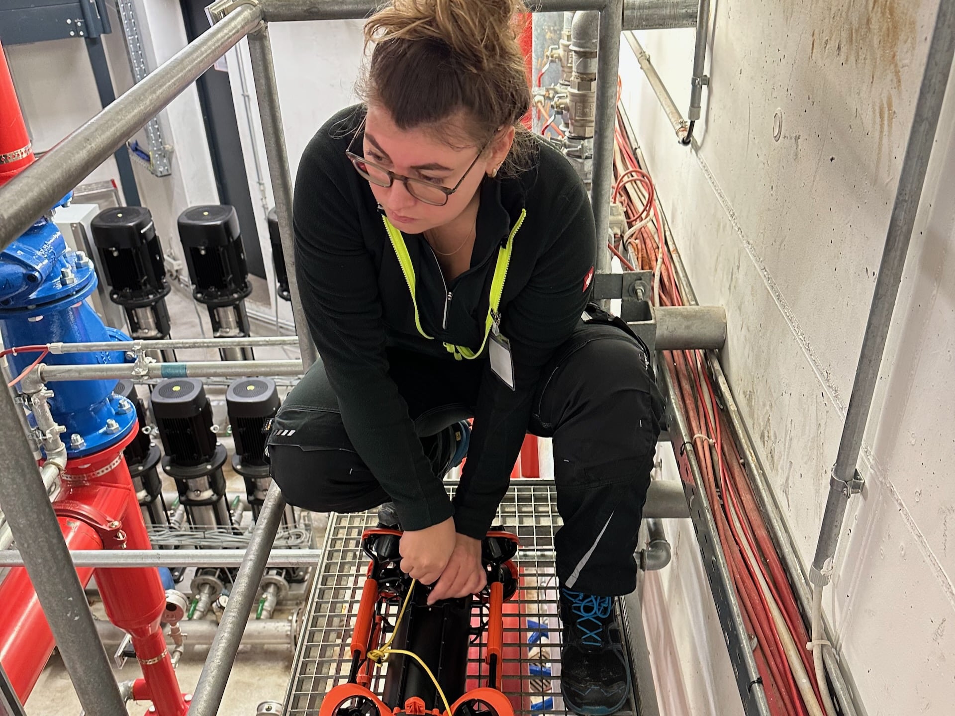 Juliana Vorbereitung Inspektion Sprinklertank Aussenaufnahme